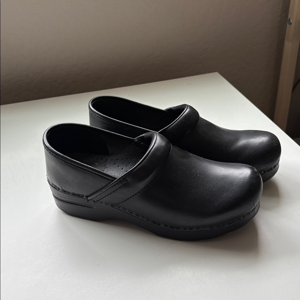 Dansko Professional Cabrio Clog Women size 39 Black Leather Comfort Shoes